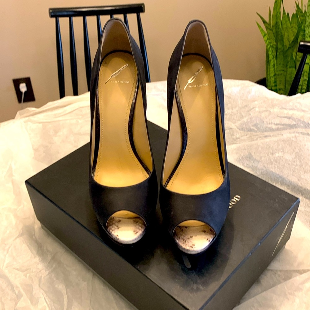 B Brian Atwood Stiletto Heels 11M